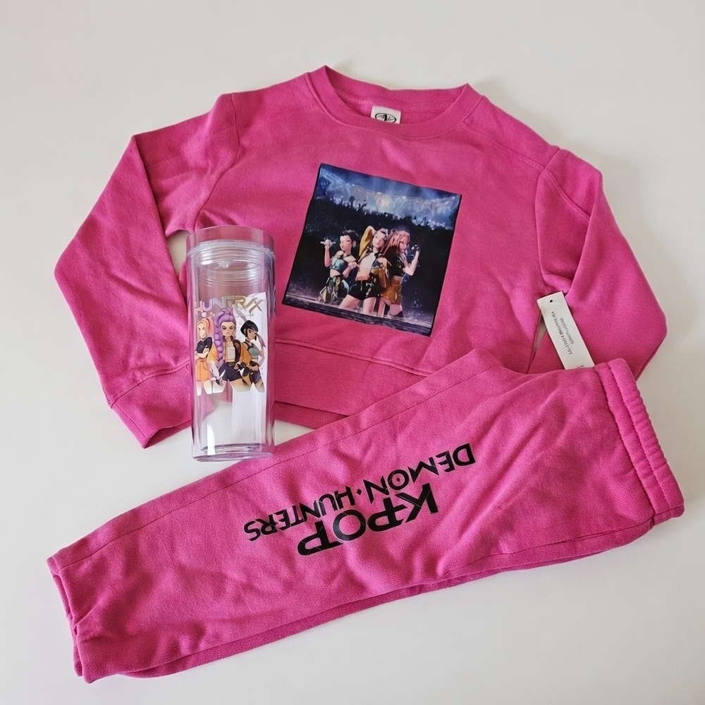 🖐♡K Pop Demon Hunters Sweatshirt/Joggers And Tumbler
